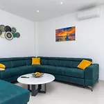 Luxury Navis Rogotin