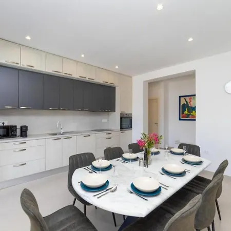 בית נופש Luxury Navis Rogotin