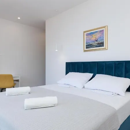 Luxury Navis * Rogotin