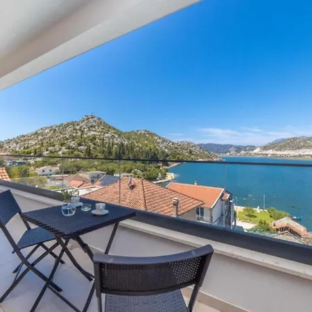 بيت للعطل Luxury Navis Rogotin