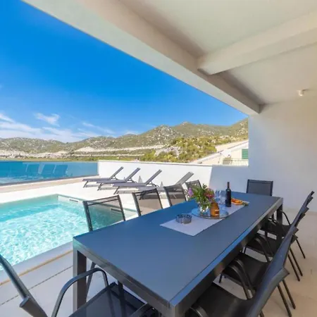 Luxury Navis Holiday home