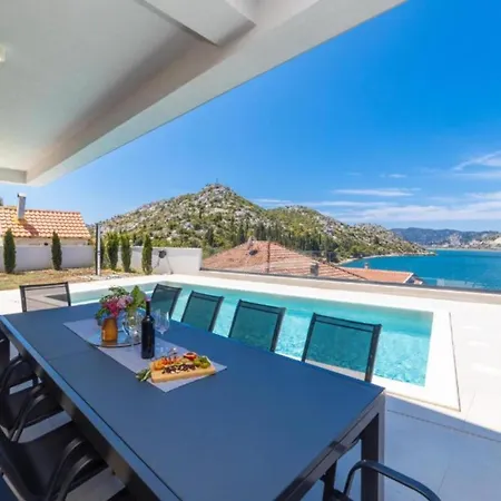 بيت للعطل Luxury Navis *