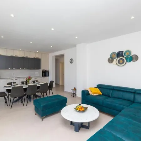 Luxury Navis * Rogotin