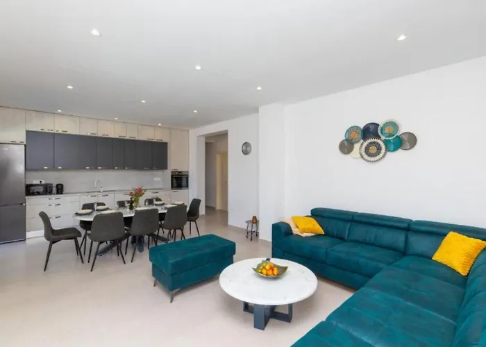 Luxury Navis * Rogotin